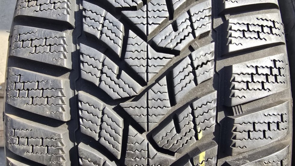 Zimní pneu 205/50/17 Dunlop - 2