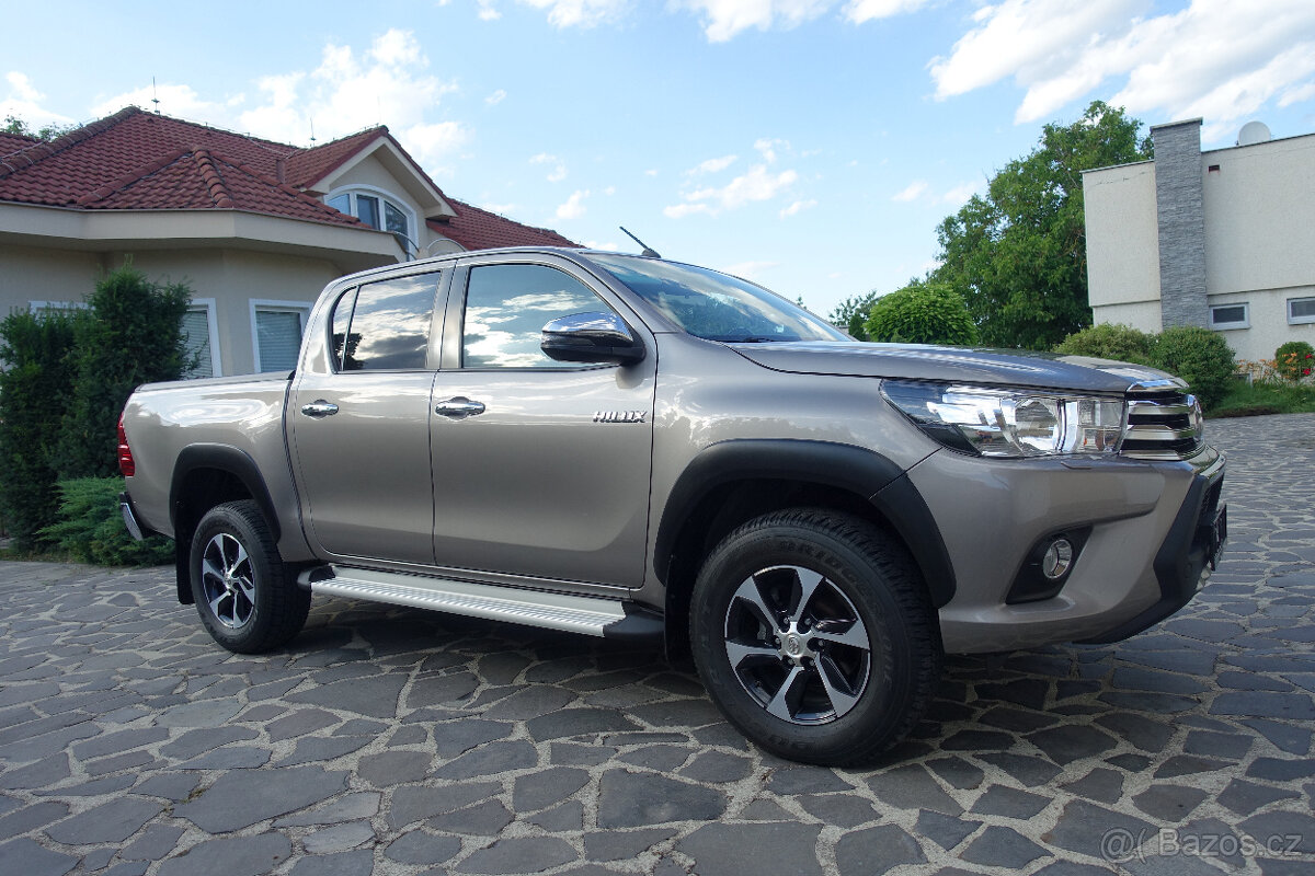 Toyota Hilux DC 2.4 I D-4D Active-75.541km-ZÁNOVNÝ STAV
