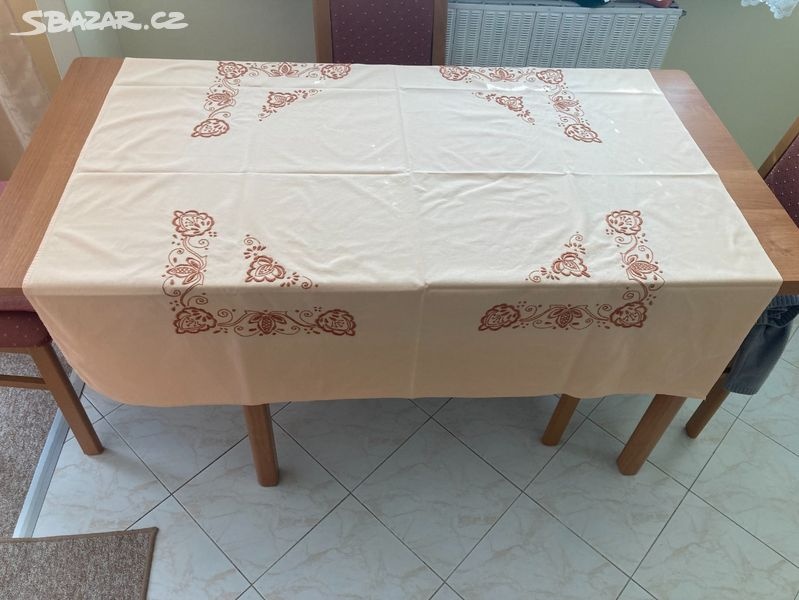 Vyšívané dečky a ubrusy - 2