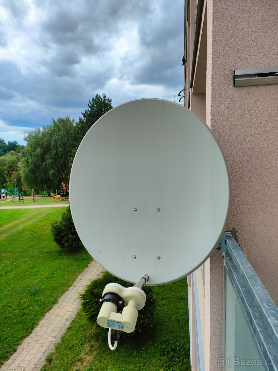 Satelitní parabola, konvertor a držák na zábradlí - 2