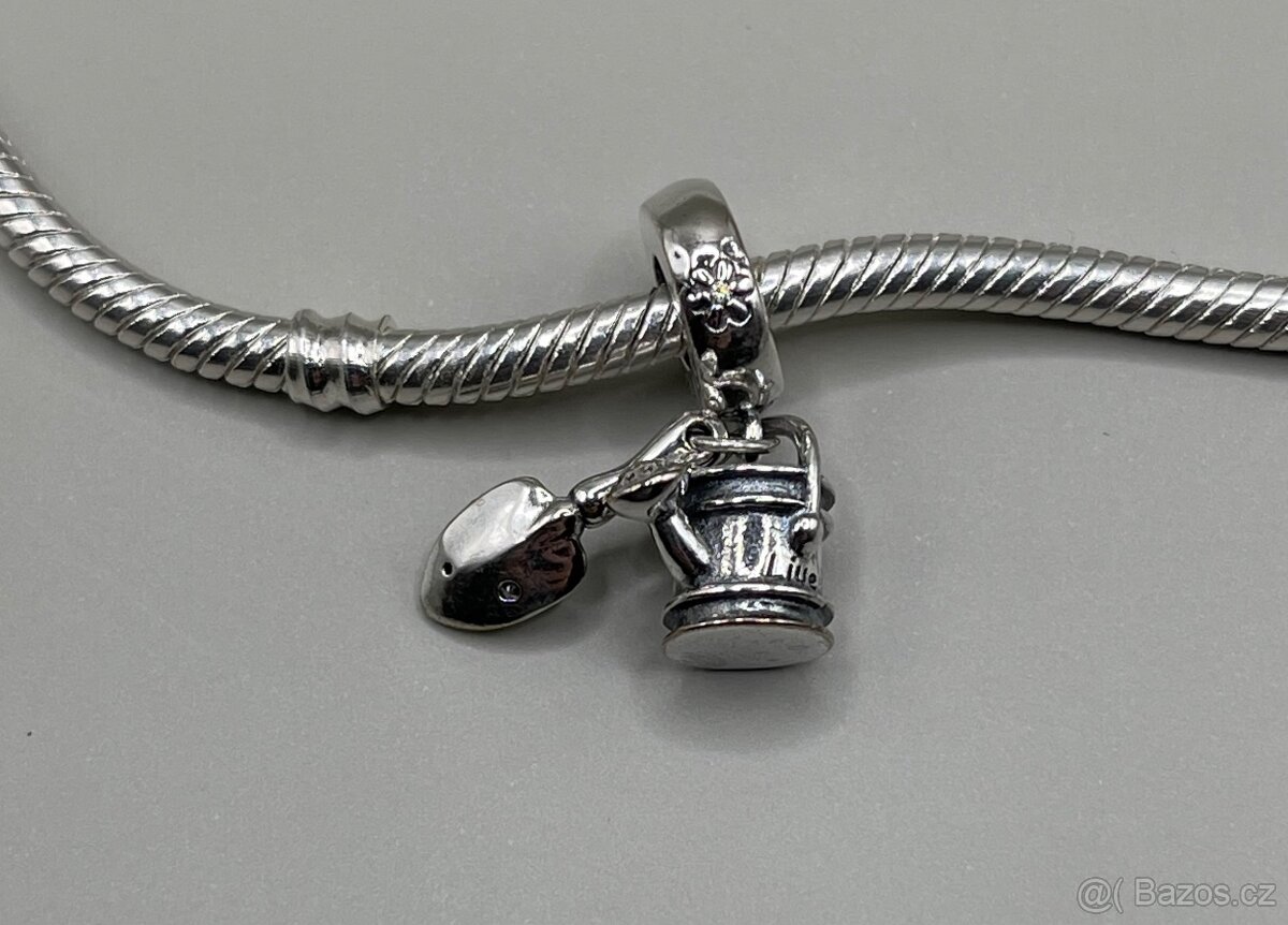 Stříbrný přívěsek č. 3 - konvička - 2