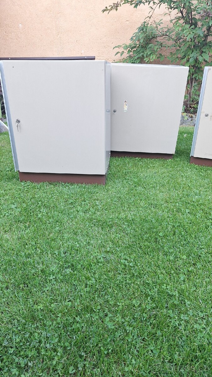 Dílenské skříňky do provozovny, velmi pěkné - 2