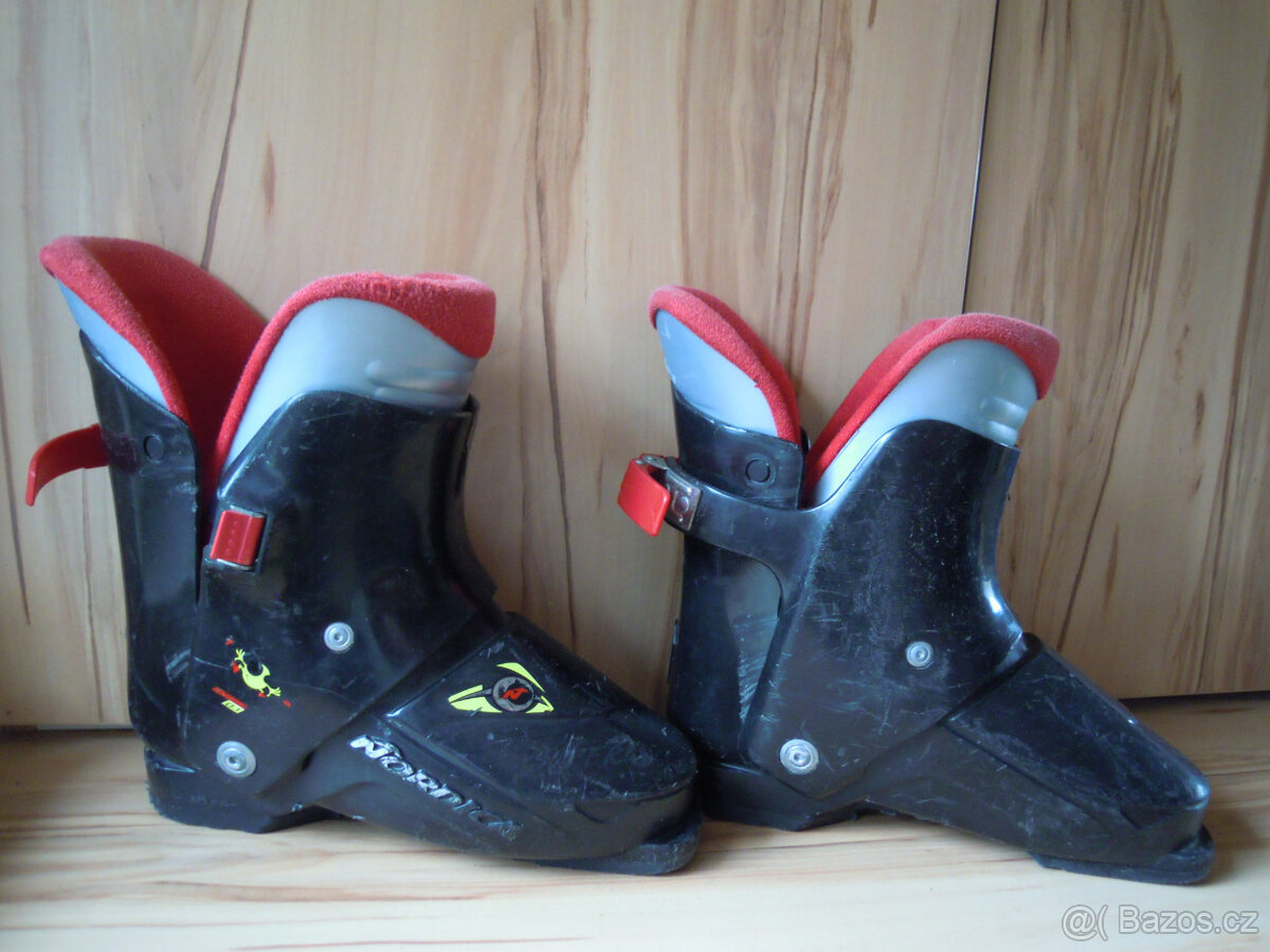 Přeskáče dětské Lyžařské boty velikost EU 33 lyžáky 21cm - 2
