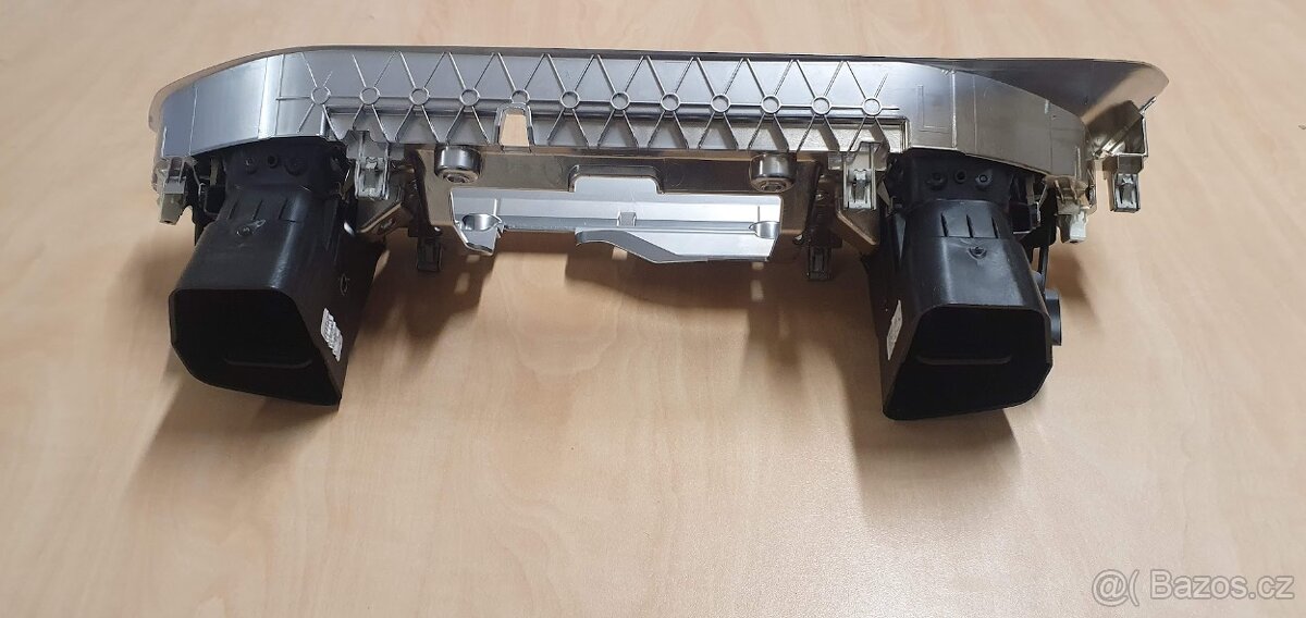 Peugeot 308 II (T9) - středová část včetně výdechu - 2