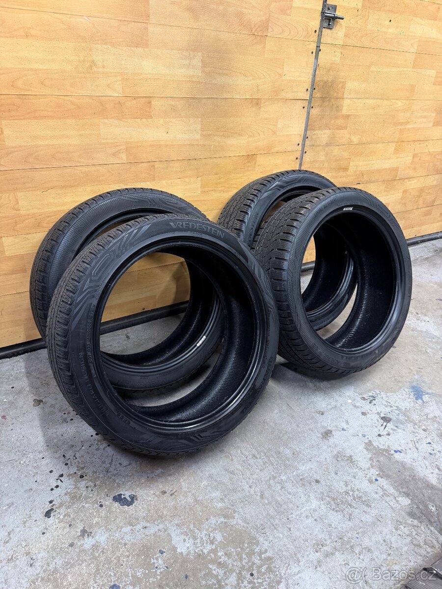 Celoroční pneu 215/45/18 - 2