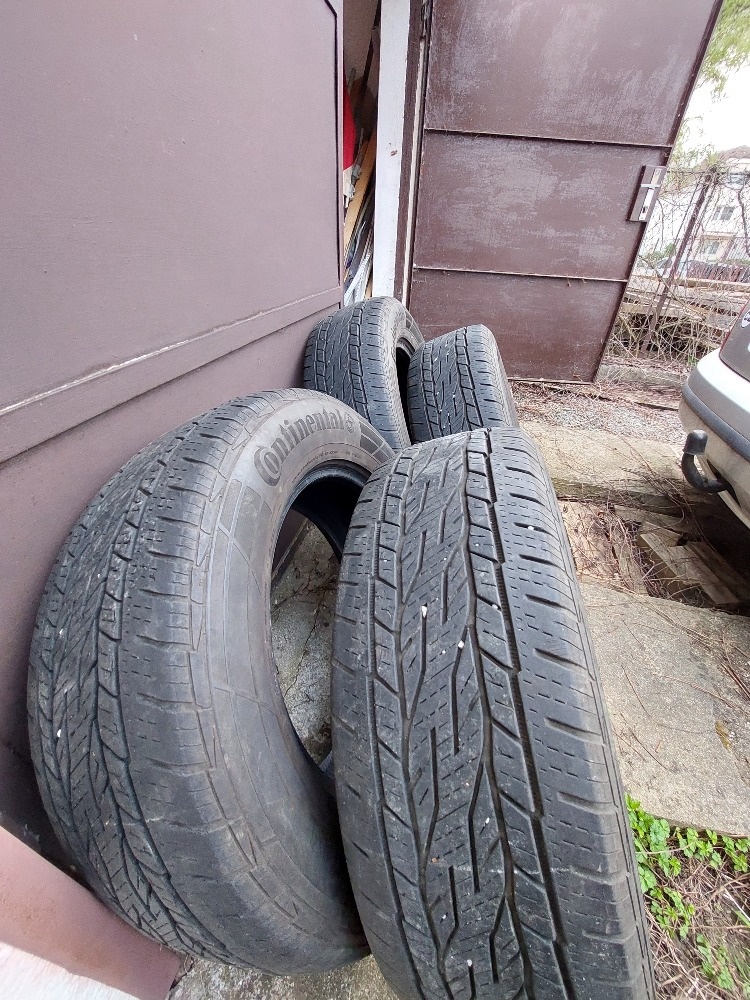 Continental 235/65 R17 - 2