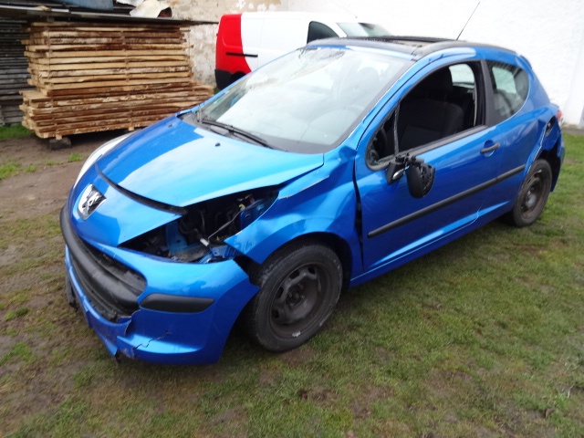 PEUGEOT 207 1.4i 54 kW,r.v. 2008,najeto 67 000 km,3.dv. - 2