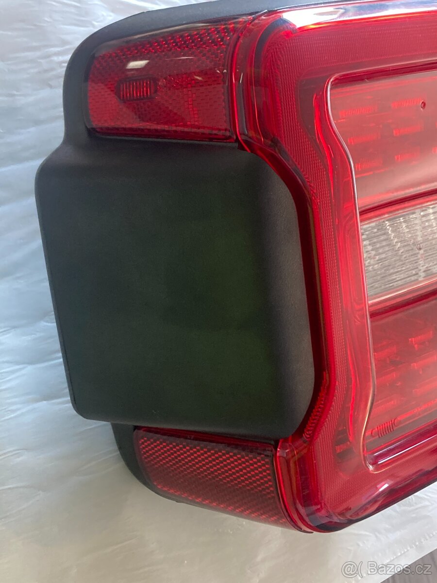 Zadní LED světlo levé Jeep Wrangler 68376497AA - 2