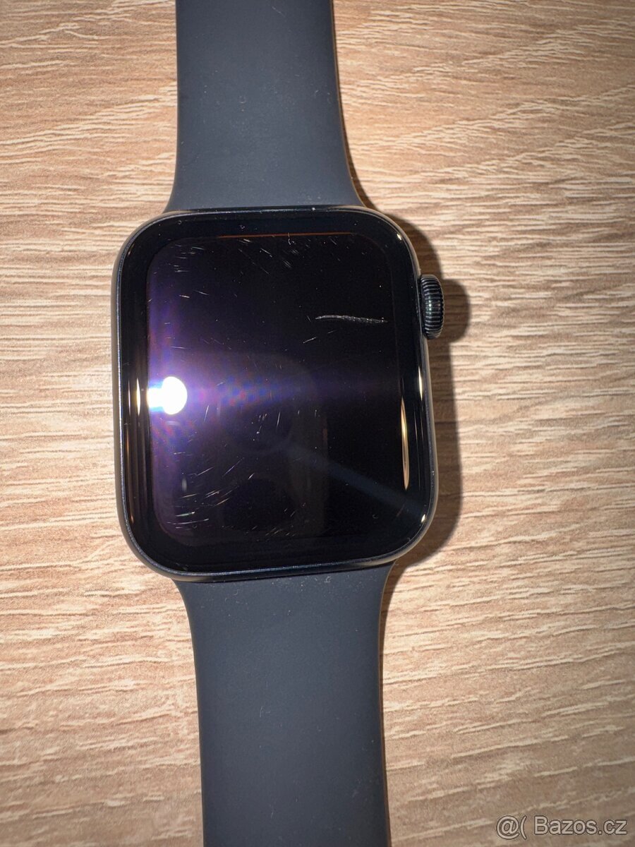 Apple Wach SE (2.generace) 40mm - 2