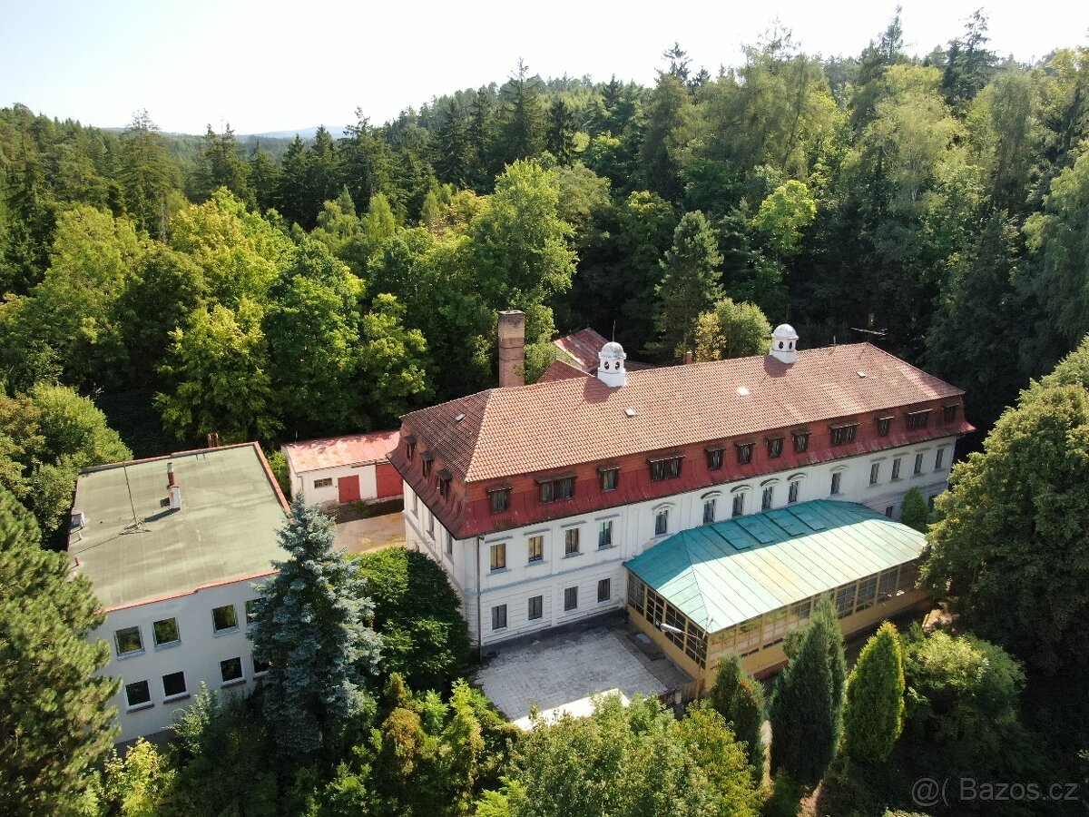 Ubytovací zařízení, pozemek 9.376 m2 - 2