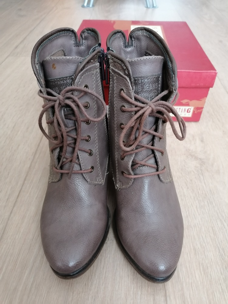 Boty světle-hnědé vel. 37 zn: Mustang - 2