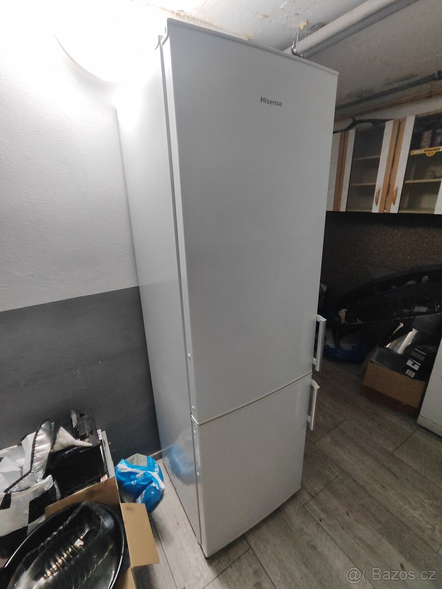 Lednice s mrazákem Hisense RB343D4AW1 - 2