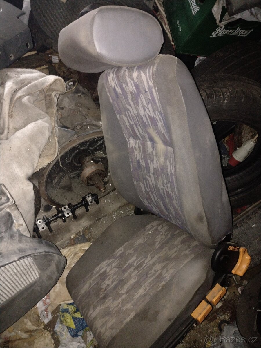 Sedačka na Nissan Atleon vzduchova - 2