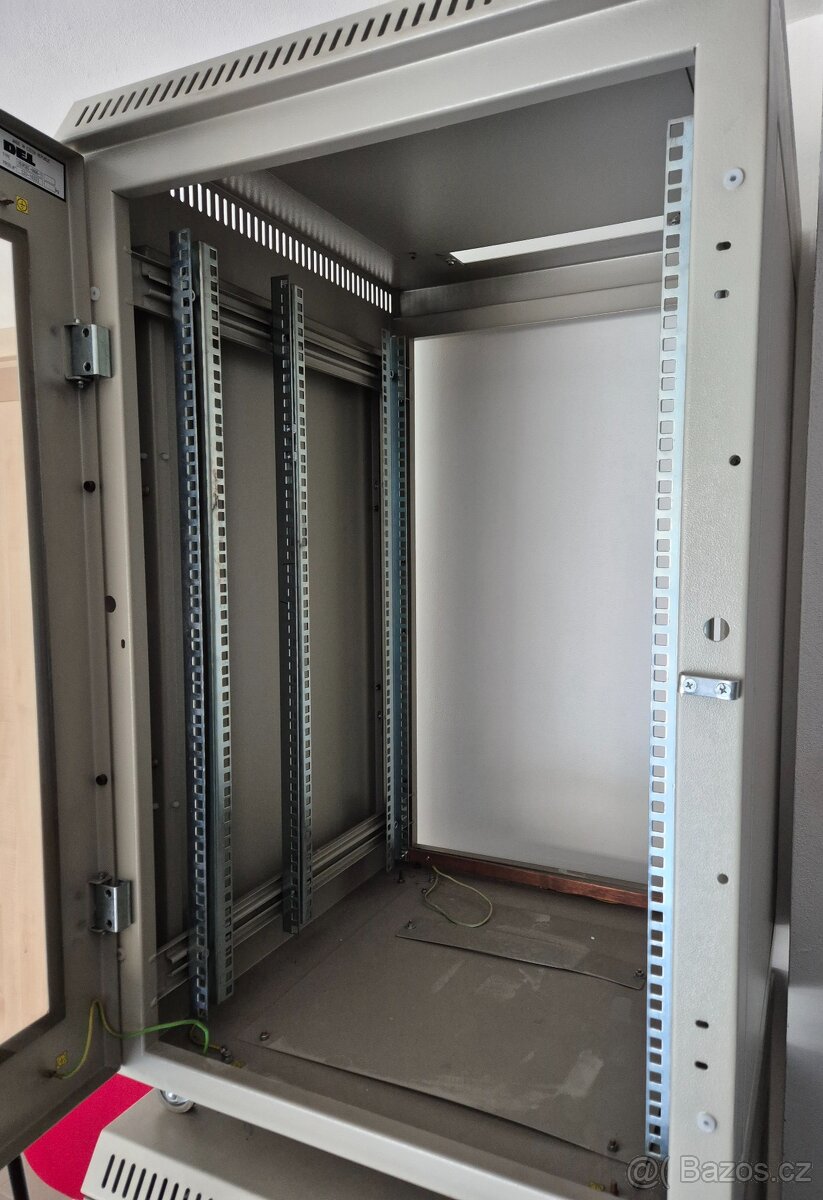 Prodám datový rozvaděč - Rack 18U - IT stojan - 2