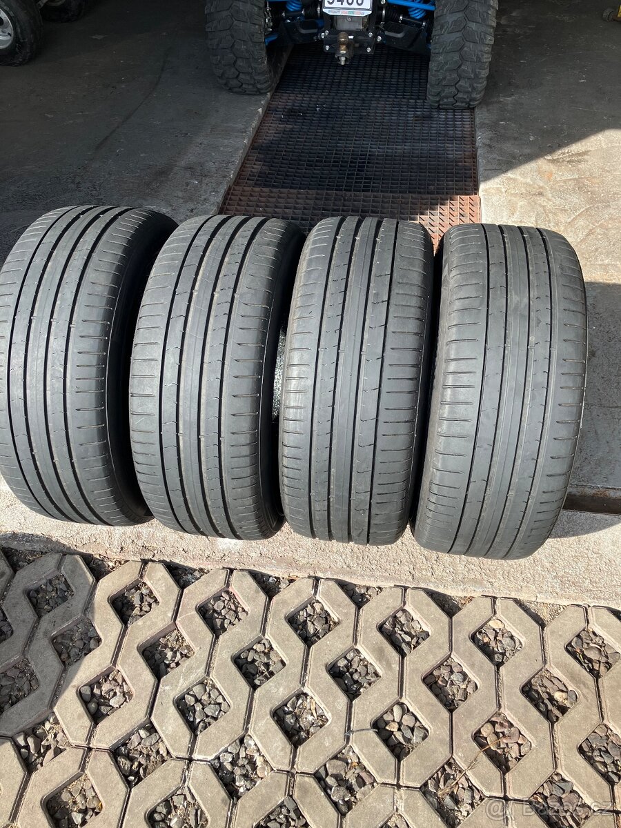 Letní pneu 245/40/19 - 2