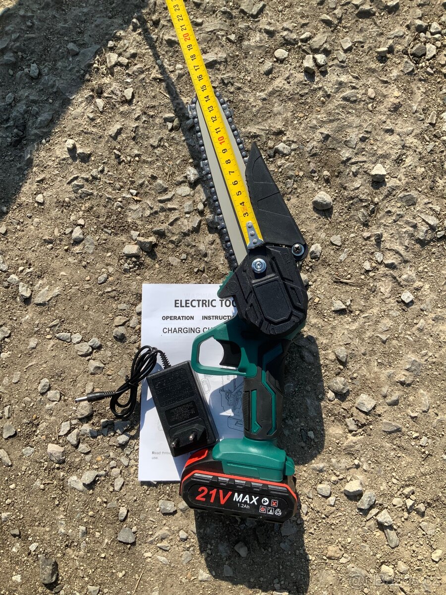 Akumulátorová řetězová pila - 2