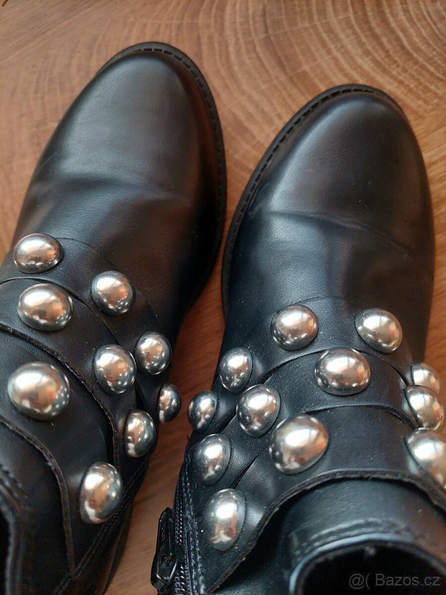 Vel. 38 H&M černé boty se cvočky - 2
