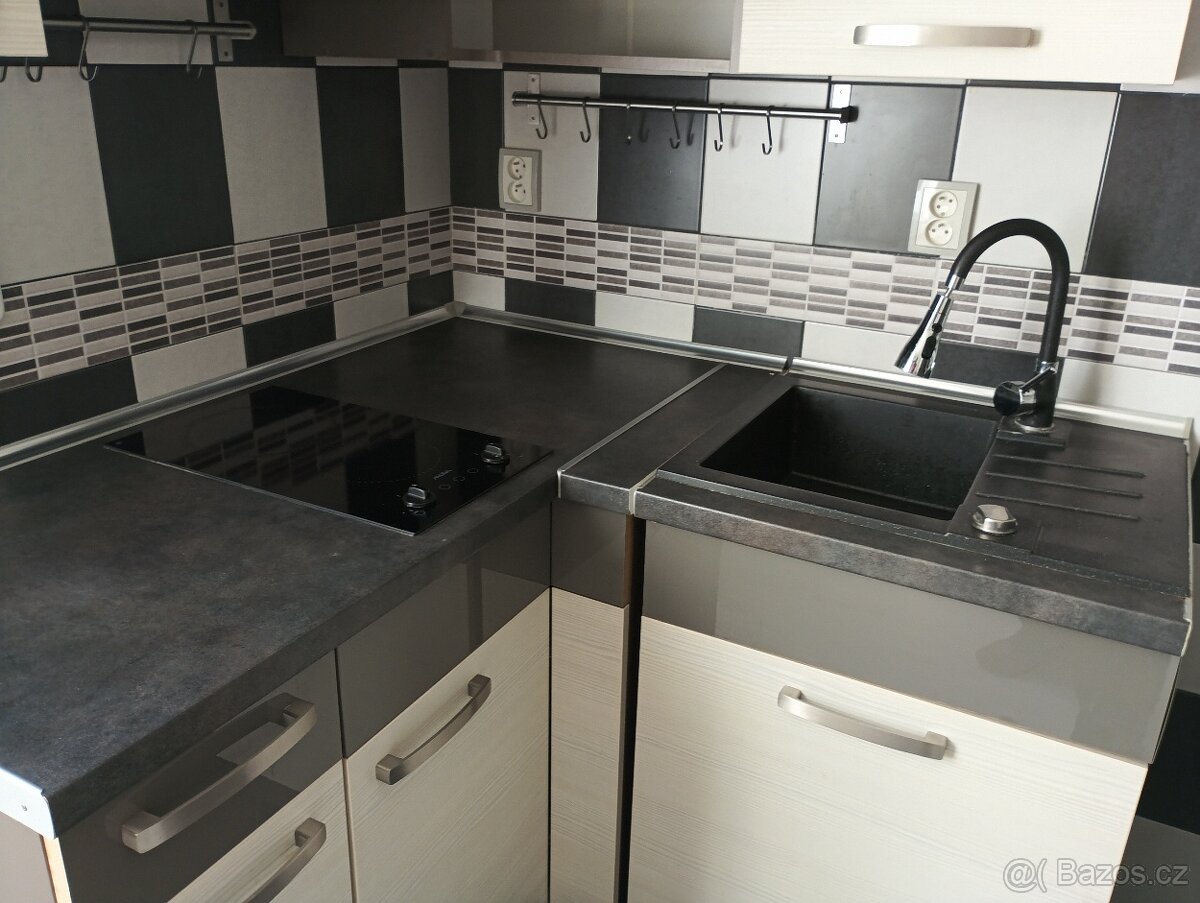 Kuchynska rohova linka 130x130cm - 2