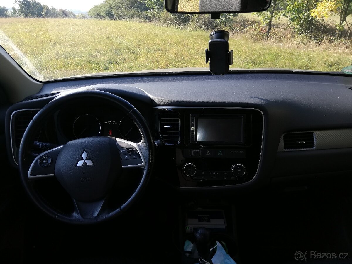 Mitsubishi Outlander 2.2 Di-D 4x4 - 2