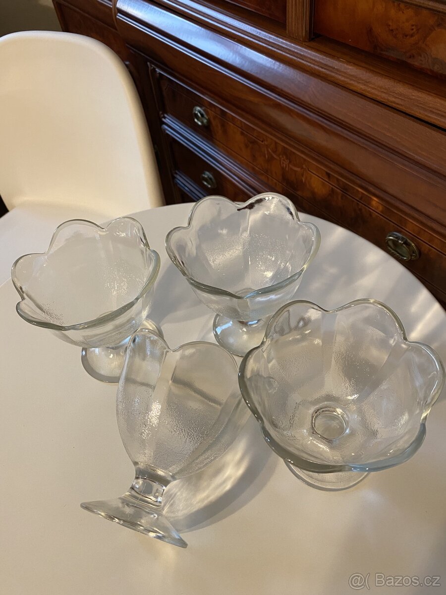Poháry skleněné starožitné - 2