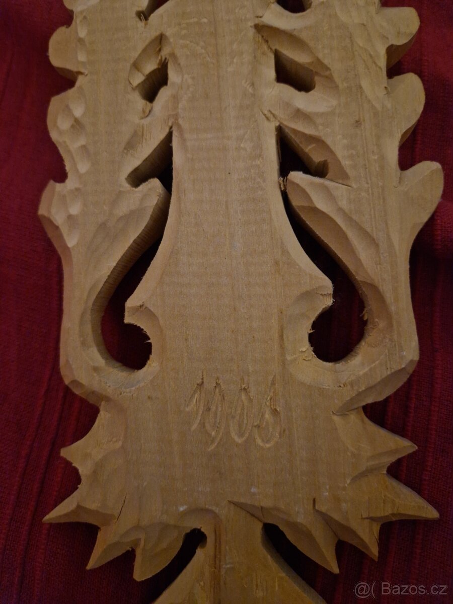 Dřevěný kříž s kovovým korpusem - 2