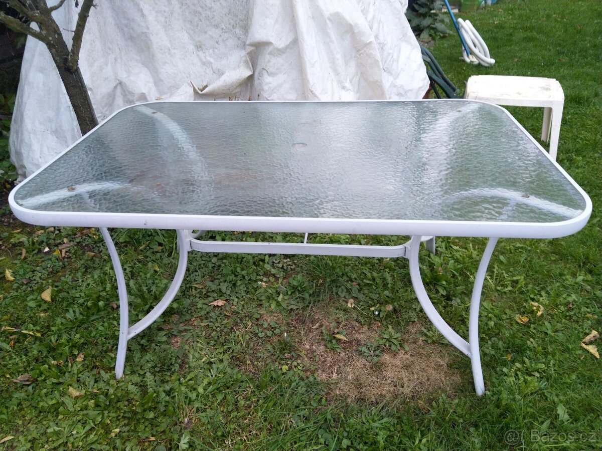 Prosklený stůl na zahradu.... - 2