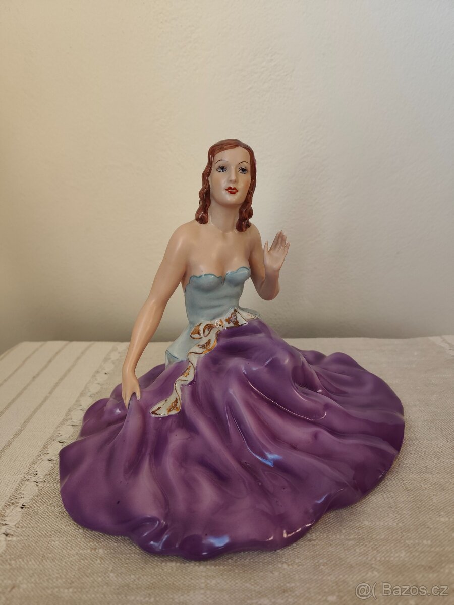 Royal dux žena so sukňou porcelánová soška - 2