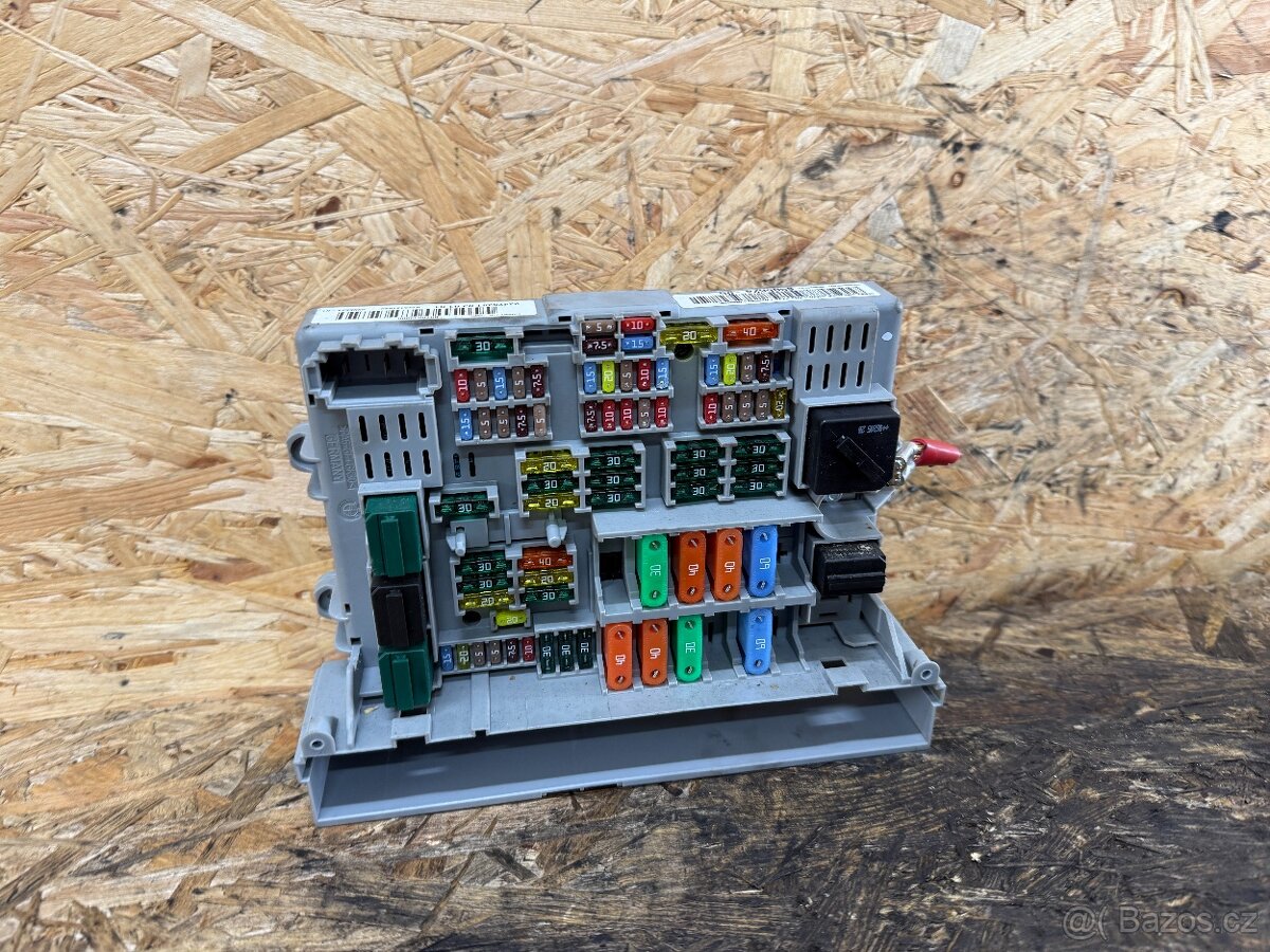 POJISTKOVÁ SKŘÍŇ BMW E90/91 6906624-06 - 2