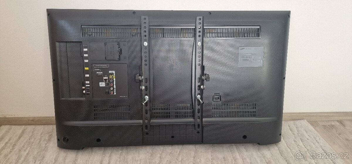 Prodám TV zn. Samsung model UE40J6272SU - 2