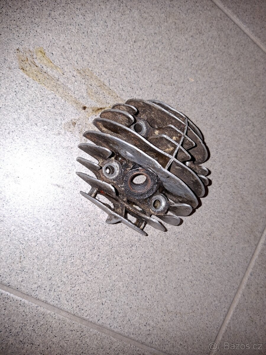 Jawa 550, 555 parez - hlava motoru - 2