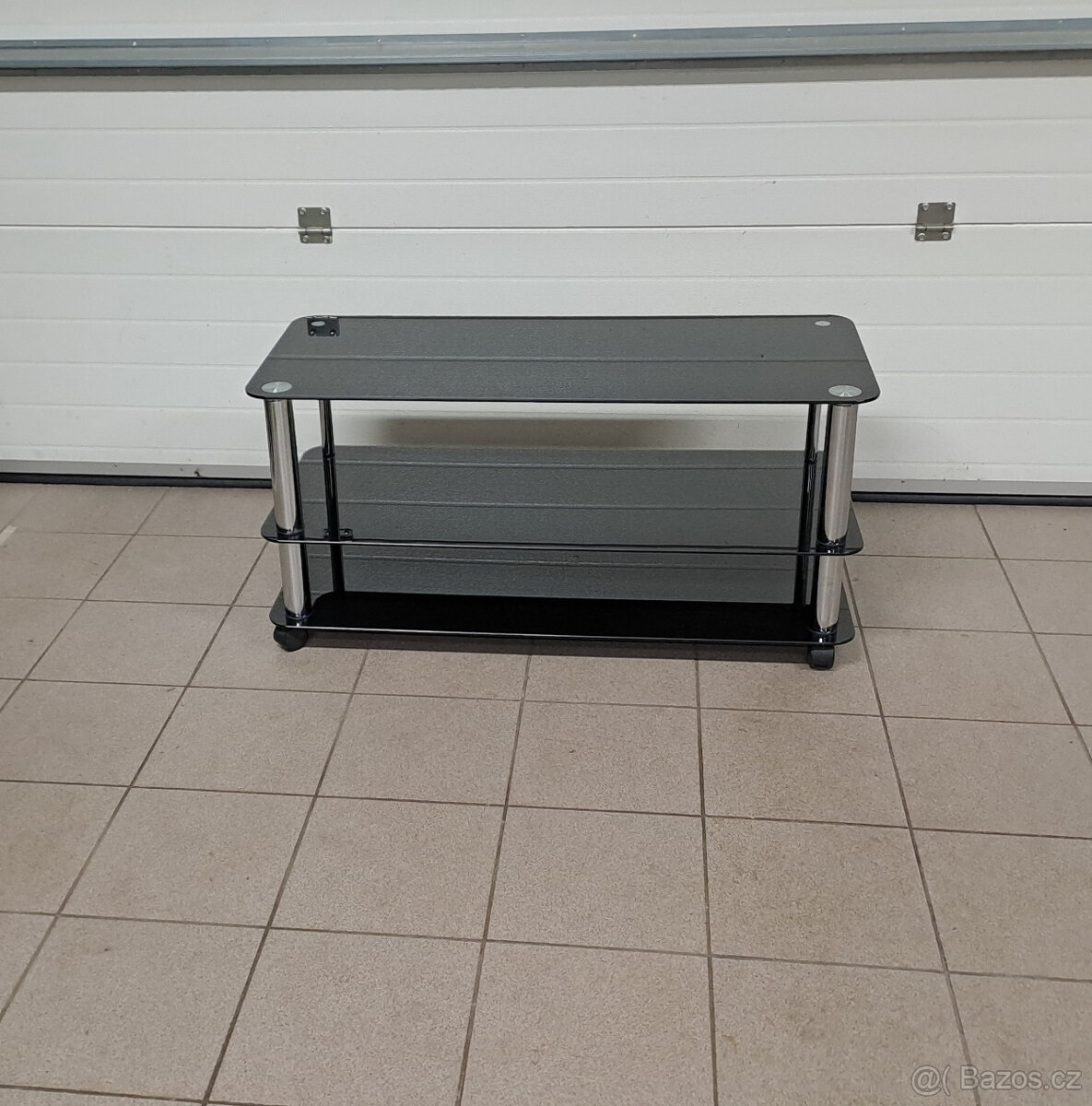 Skleněný TV stolek - 2