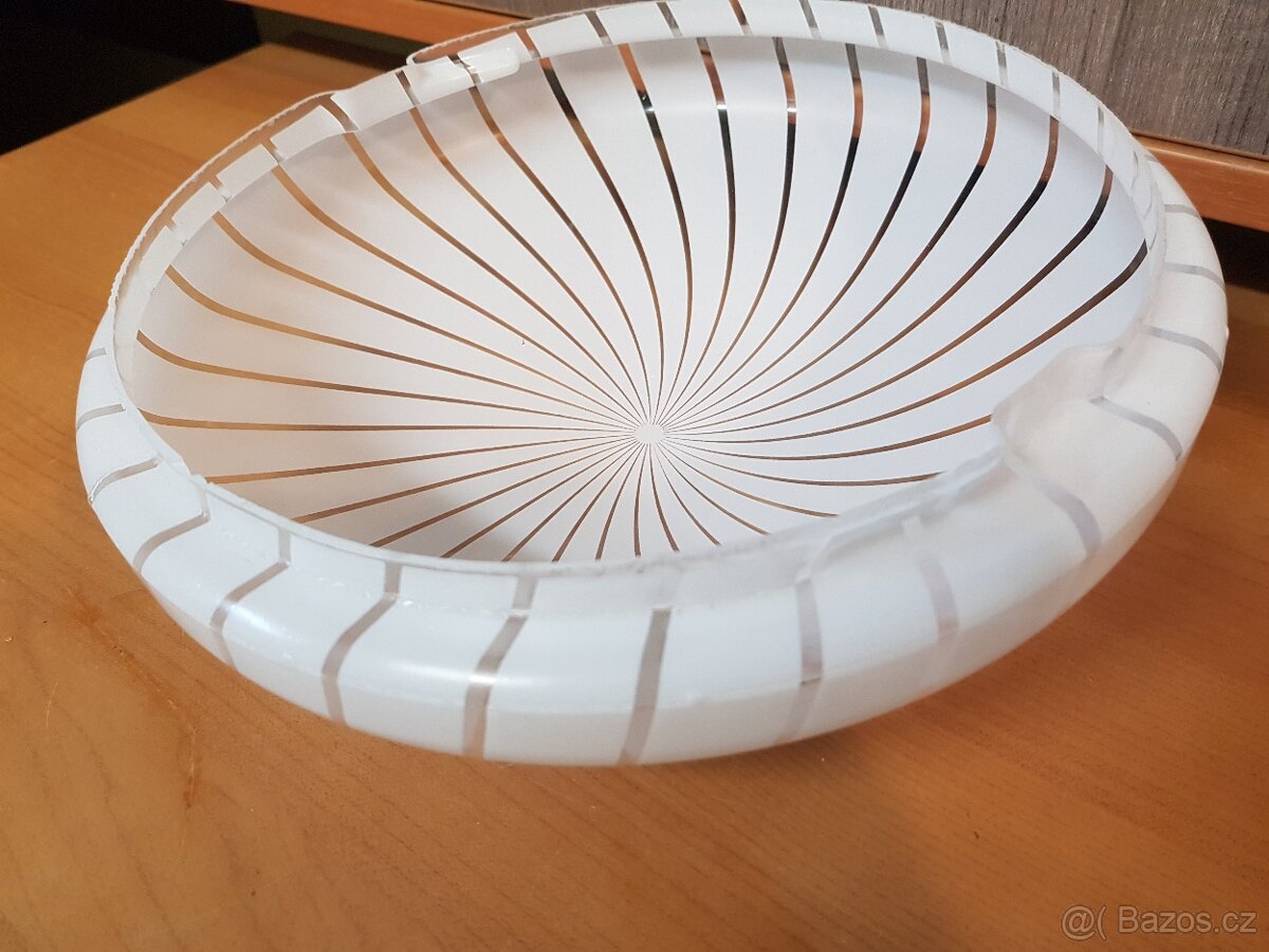 Plastové stínidlo - 2