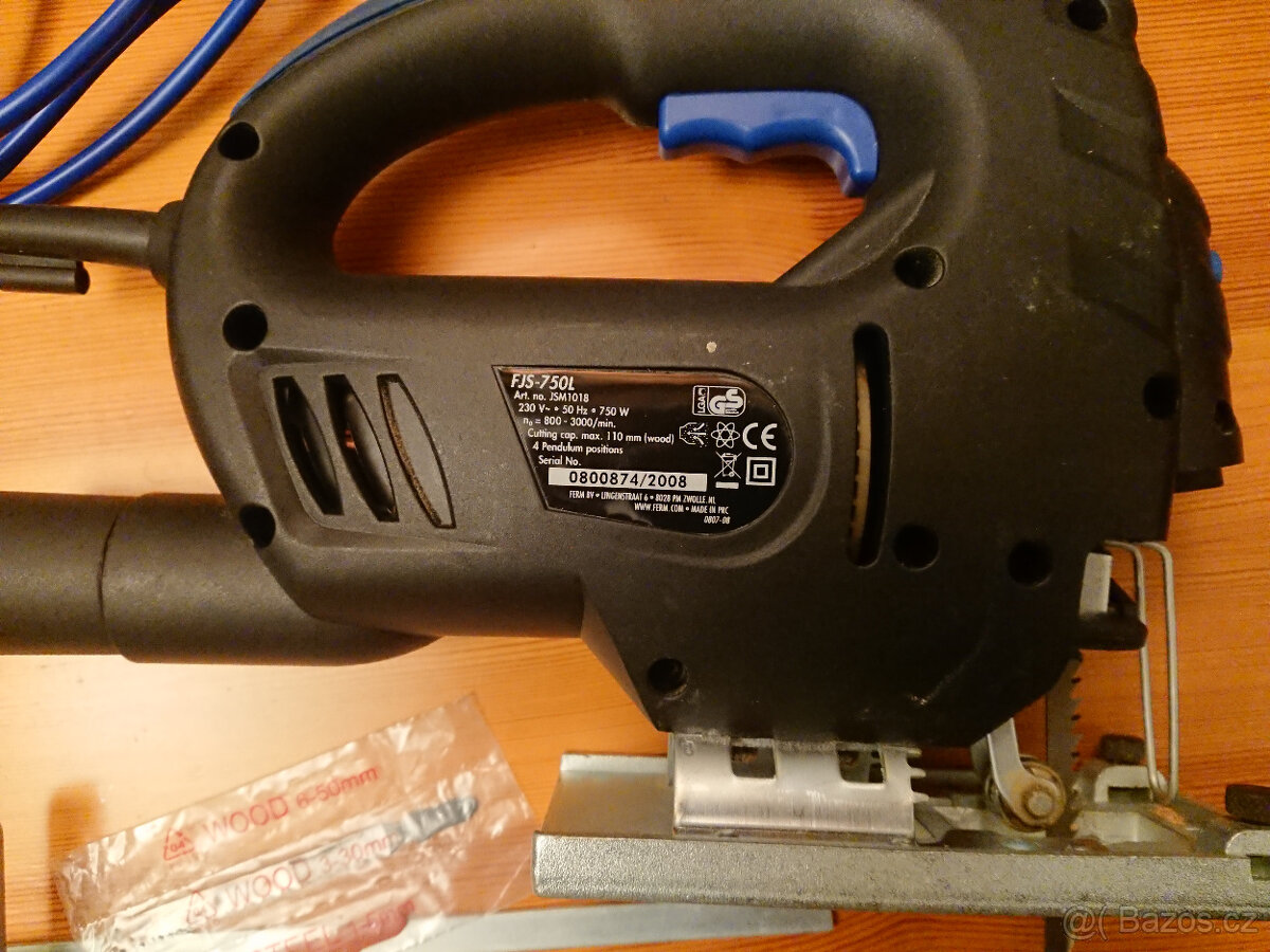 Přímočará pila Ferm 750W s laserem - 2