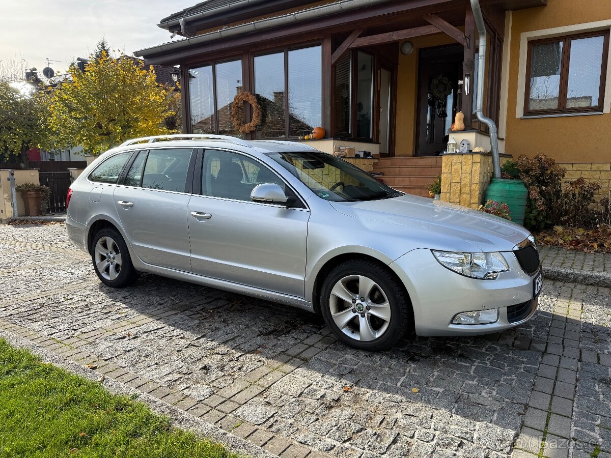 ŠKODA SUPERB KOMBI 2011 2.0TDI AMBITION - 2