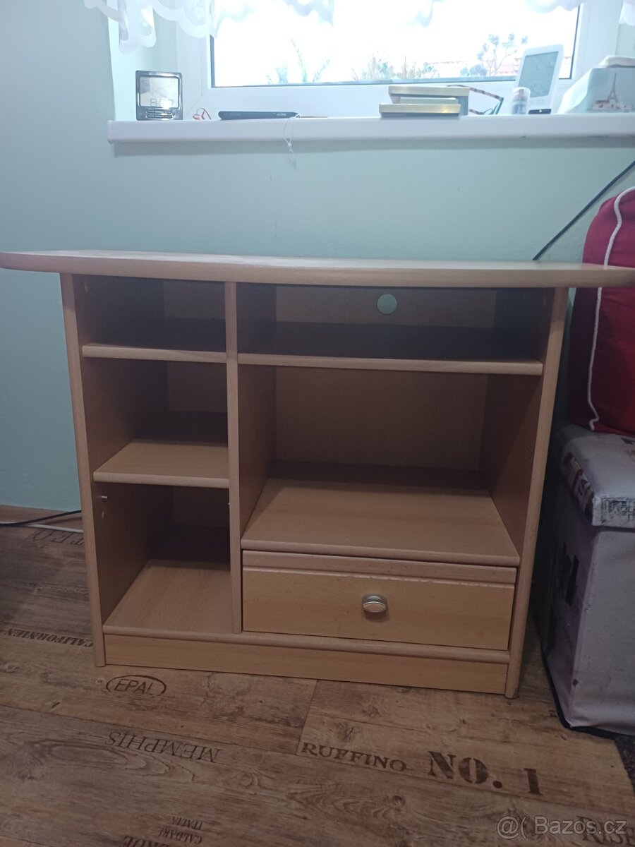 Vitrina a tv stolek - 2