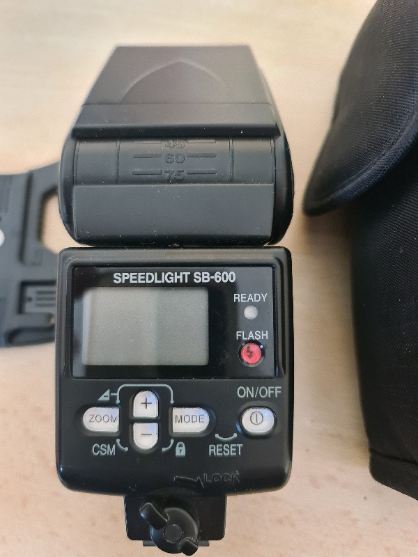 Blesk Nikon SB-600 - 2