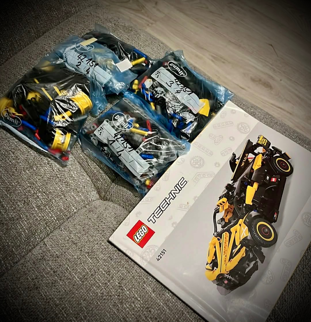 LEGO Technic 42151 Bugatti Bolide - 2