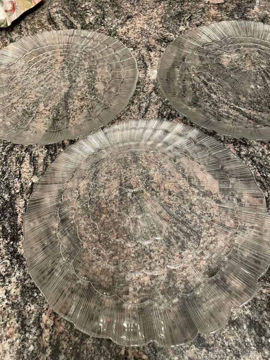 3 skleněné talíře s motivem lastury - 2