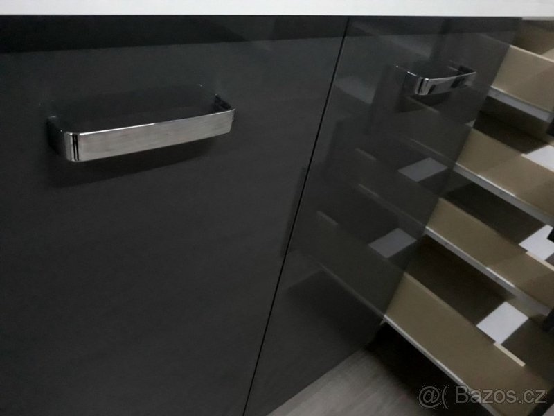 Elegantní šedá linka - 2