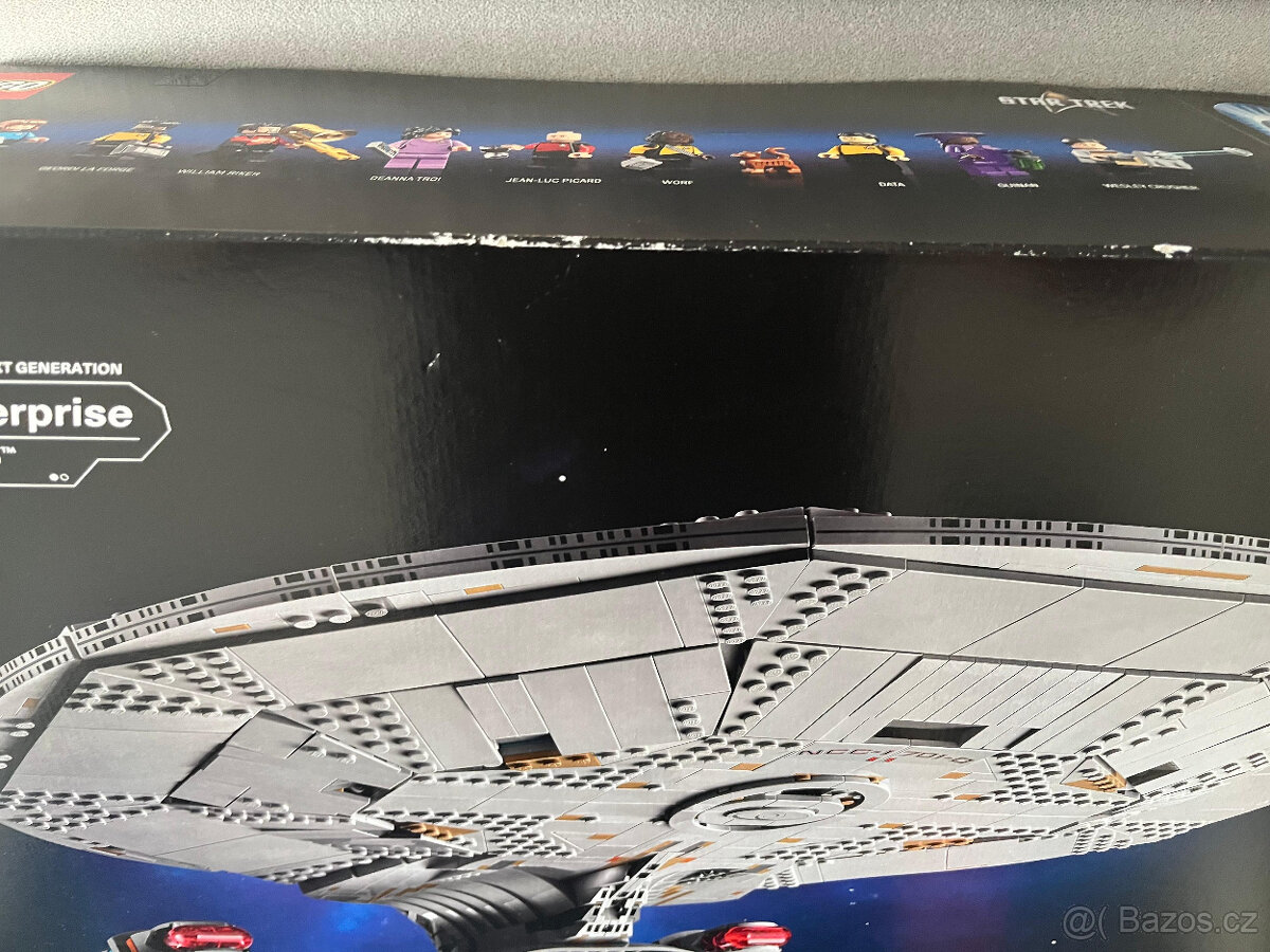 Star Trek: U.S.S. Enterprise NCC-1701-D™ - 2