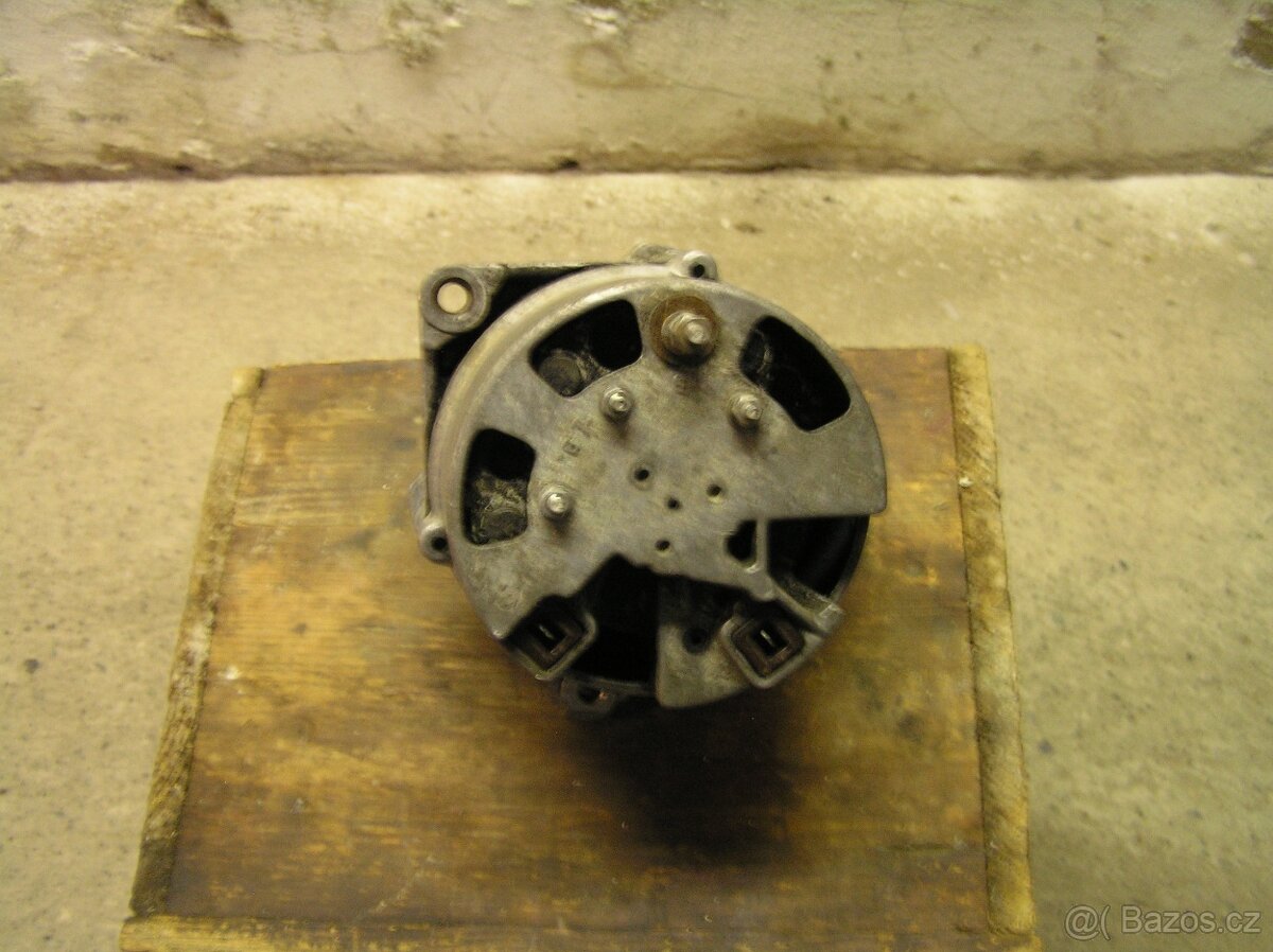 Škoda 110R -alternátor - 2