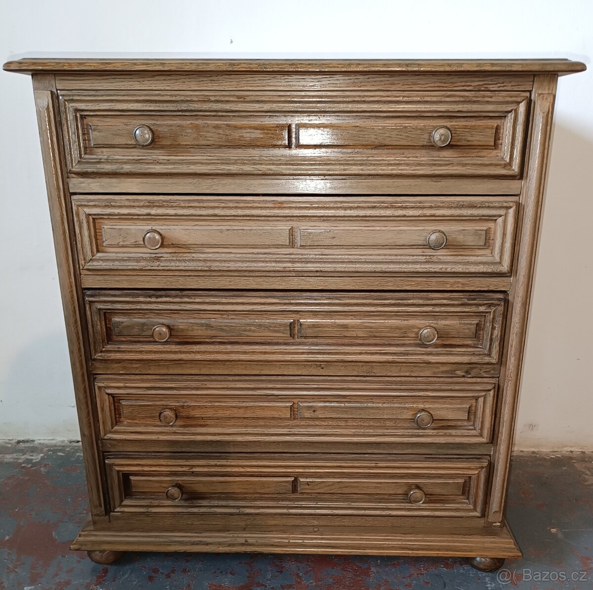 Dubový, rustikální příborník. - 2