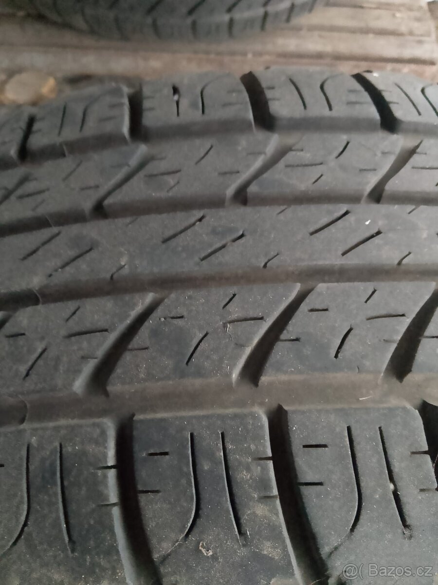 Pneu 255/65R17 - 2