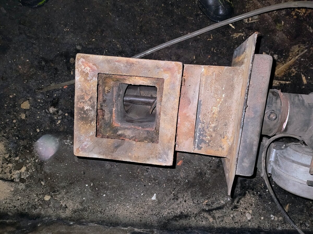 Podavač s hořákem ke kotli - 2