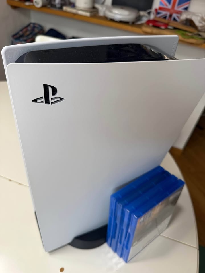 Ps5 , dva ovladače - 2