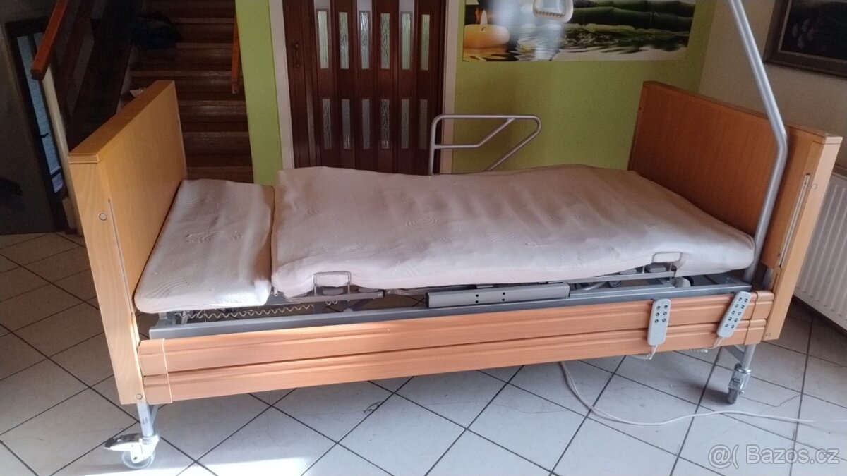 Polohovací postel s otáčecím křeslem - 2