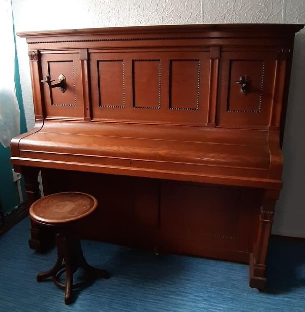 AUGUST FÖRSTER - Koncertní pianino. - 2