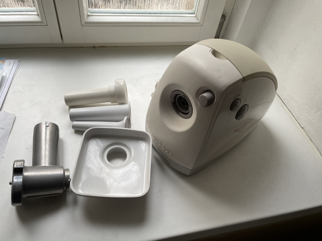 Elektrický Přístroj Mlýnek na Maso; Jen několikrát použitý - 2