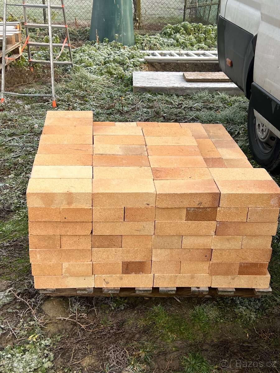 Šamotové cihly - nepoužité, 214 ks - 2