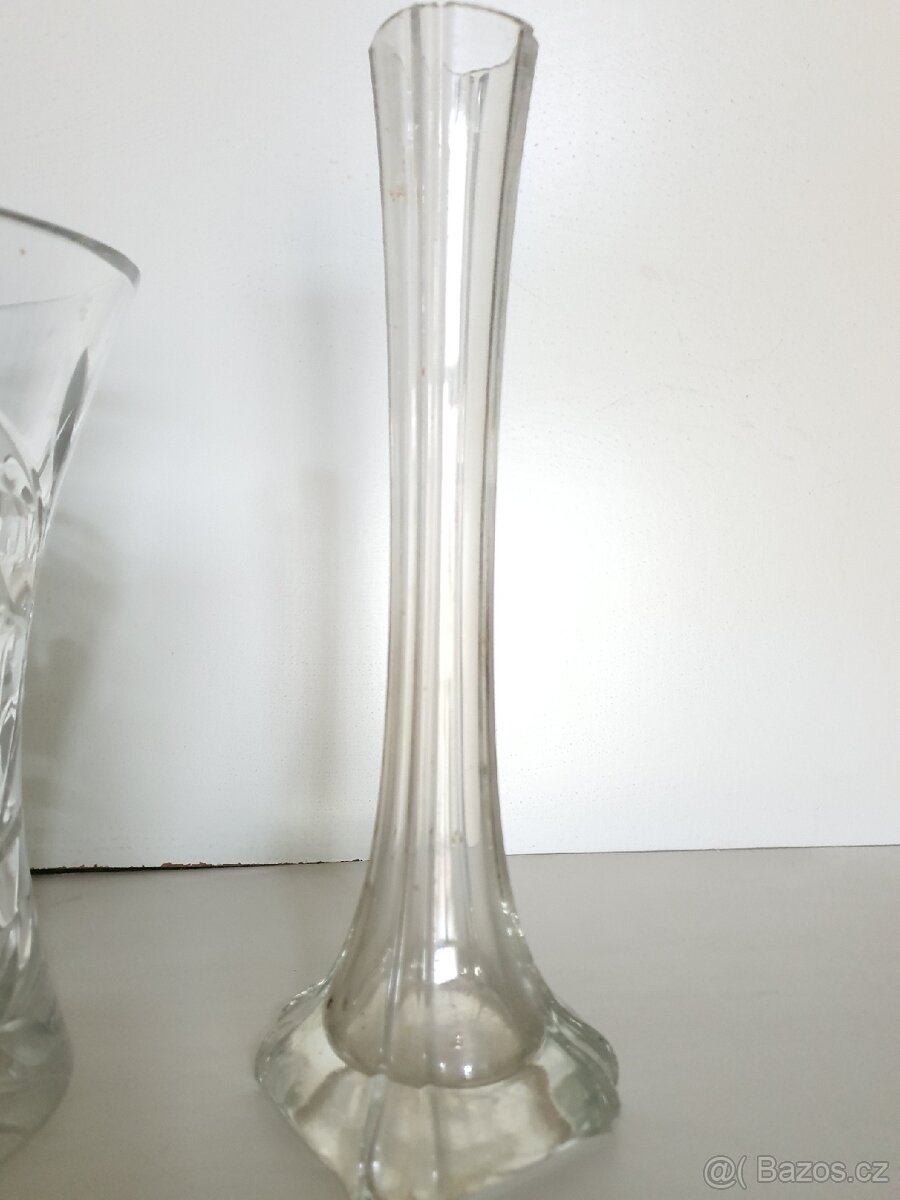 Skleněné vázy. Česká kvalita. Cena za vázu. - 2